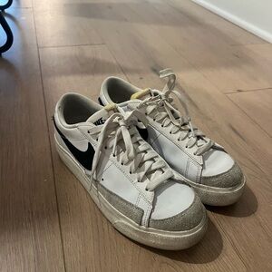 Nike Women's White and Black Sneakers